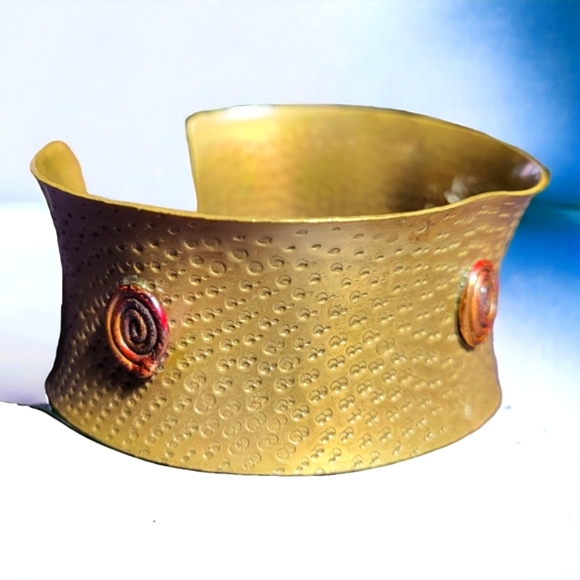 Wide Hammered Brass Concave Cuff Bracelet with Copper swirl details - Picture 2 of 4